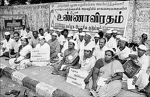 மதுவிலக்குக்காக போராட்டம்