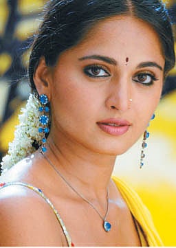 புடவை கட்டிய படுகோனே!