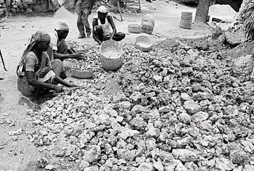 வெளிச்சம் தேடும் சுண்ணாம்பு தயாரிப்புத் தொழில்!