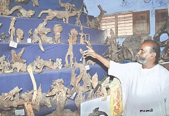 சேகரிப்பு: கட்டையில் கலைவண்ணம் கண்டார்!