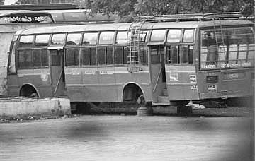 டயர்களுக்கு தட்டுப்பாடு: இயங்காத அரசுப் பேருந்துகள்!