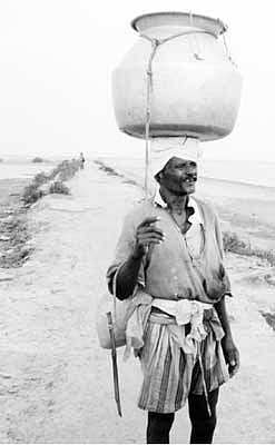 தாக்குதலை எதிர்கொள்ள மீனவர்களுக்கு தற்காப்பு பயிற்சி அளிக்கப்படுமா?