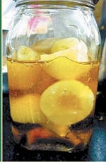 ஆயுள்காக்கும் ஆயுர்வேதம்: தூக்கமின்மை, தலையில் வியர்வை, துர்நாற்றம்... தீர்வு என்ன?