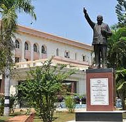 ஜவஹர்லால் நேரு பல்கலைக்கழத்தில் உதவி பேராசிரியர் வேலை வேண்டுமா? 