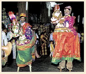 "பொய்த்துப் போனதோ பொய்க்கால் குதிரையாட்டம்?'