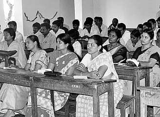 பேராசிரியர்கள் பற்றாக்குறை: அரசு உதவிபெறும் கல்லூரிகள் தடுமாற்றம்!