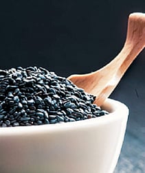 ஆயுள் காக்கும் ஆயுர்வேதம் : ஆரோக்கியம் அளிக்கும் எள்!