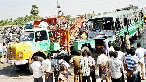 அரசுப் பேருந்து-மினிலாரி மோதிய விபத்து: 5 பேர் சாவு20 பேர் படுகாயம்