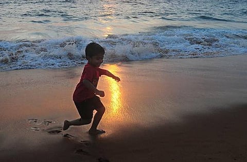 தொலைக்காட்சியில் இருந்து குழந்தைகளை காப்பாற்றுங்கள்
