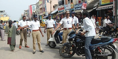 வாகன ஓட்டிகளுக்கு இன்று முதல் அசல் ஓட்டுநர் உரிமம் கட்டாயம்