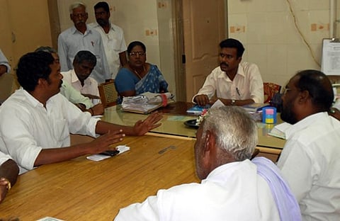 அமைதி பேச்சுவார்த்தையினால் சிதம்பரம் வட்டாட்சியர் அலுவலக முற்றுகை போராட்டம் வாபஸ்!