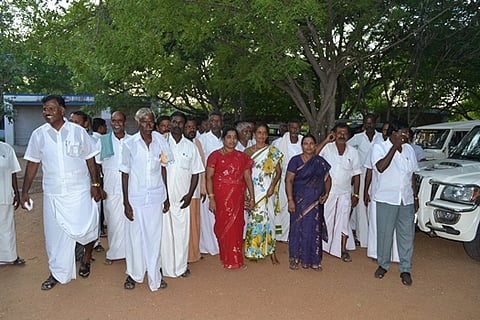 நரிக்குடி ஊராட்சி ஒன்றியக்குழு தலைவர், துணைத்தலைவர் மீது நடவடிக்கை எடுக்கக் கோரி ஊராட்சி தலைவர்கள் புகார்