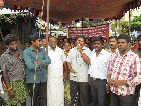 ஆலங்குளத்தில் டாஸ்மாக் கடை வருவதை கண்டித்து பொதுமக்கள் ஆர்ப்பாட்டம்