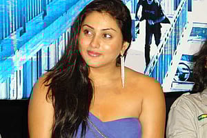 மீண்டும் நமீதா! 