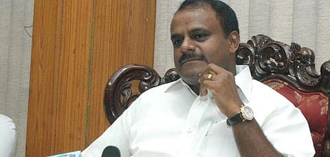 கர்நாடகத்தில் ஆட்சியமைக்க குமாரசாமிக்கு ஆளுநர் வஜூபாய் வாலா அழைப்பு