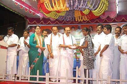 ஆலங்குளத்தில் காங்கிரஸ் கட்சி சார்பில் காமராஜர் பிறந்ததின விழா