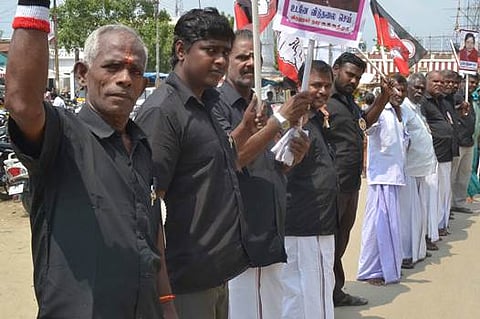 விருதுநகரில் தனியார் பேருந்து உரிமையாளர்கள் சங்கத்தினர் உண்ணாவிரதப் போராட்டம்