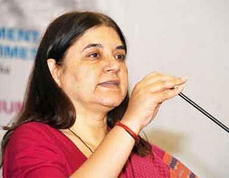 தில்லி மெட்ரோ ரயில்: மகளிர் பெட்டியை இடமாற்றம் செய்ய மேனகா காந்தி யோசனை