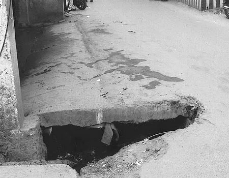 மரணக்குழிகள் மூடப்படுமா?