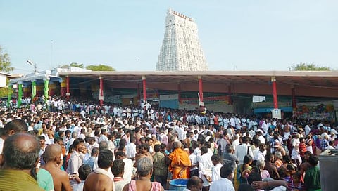 திருச்செந்தூர் மாசித்திருவிழா : பல்லாயிரக்கணக்கான பக்தர்கள் குவிந்தனர்