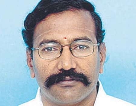 அமைச்சா்கள் தங்கமணி, கே.பி.அன்பழகன் வீடு திரும்பினா்