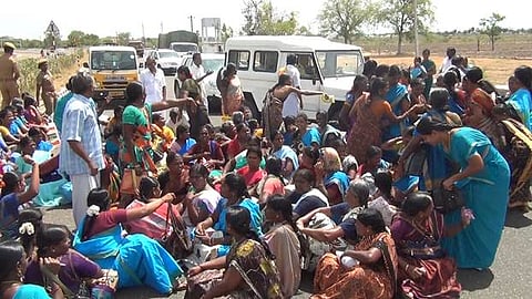 சத்துணவு, அங்கன்வாடி ஊழியர் சங்கத்தினர் சாலை மறியல் போராட்டம்: 600 பேர் கைது