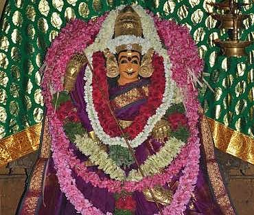 திருச்செந்தூர் வெயிலுகந்தம்மன் கோயிலில் ஆவணித்திருவிழா கொடியேற்றம்