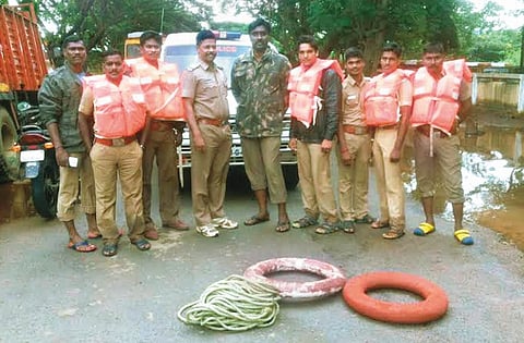 திருட்டைத் தடுக்க போலீஸார் படகில் ரோந்து!