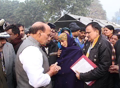 `விமான விபத்தில் ஏன் ஒரு விஐபியும் பலியாவதில்லை? காவலர்கள் மட்டுமே பலியாவது ஏன்?'