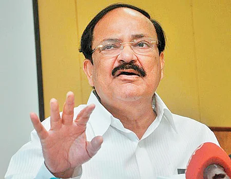 தாய்மொழி கல்விக்கு அடுத்தபடியாகவே மற்ற மொழிகள் இருக்க வேண்டும்: வெங்கய்ய நாயுடு பேச்சு