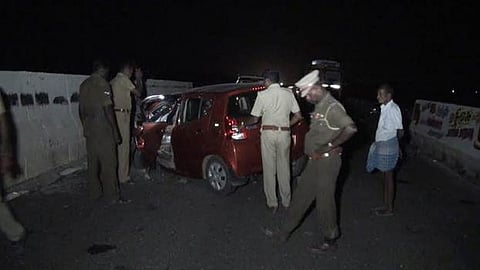 விருதுநகர் அருகே பால தடுப்புச் சுவரில் கார் மோதி விபத்து - 2 பேர் சாவு