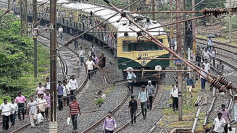 பாசஞ்சா் ரயில்களை விரைவு ரயில்களாக மாற்றும் அறிவிப்பு: முதல்கட்டத்தில் 13 பாசஞ்சா் ரயில்களை மாற்ற திட்டம்