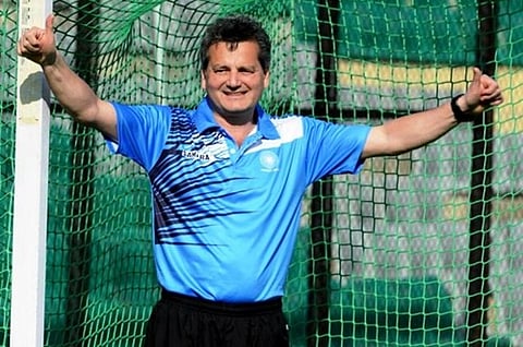 இந்திய ஹாக்கியில் பரபரப்பு: பயிற்சியாளர் பால் வான் ஆஸ் நீக்கம்! 