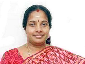 ஆளுநர் மாளிகையில் பெட்ரோல் குண்டு வீசிய வழக்கை என்.ஐ.ஏ.வுக்கு மாற்ற வேண்டும்:  வானதி சீனிவாசன்
