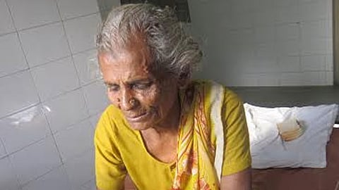 காரைக்கால் மருத்துவமனை உள்நோயாளியிடம் 6 பவுன் சங்கிலி  நூதன முறையில் பறிப்பு