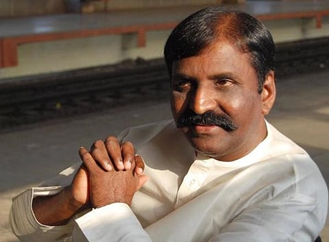 ‘பாகுபலி’யில் கம்பனின் கற்பனை கண்டேன்... வைரமுத்துவின் பாராட்டும் ராஜமெளலியின் நெகிழ்ச்சியும்!