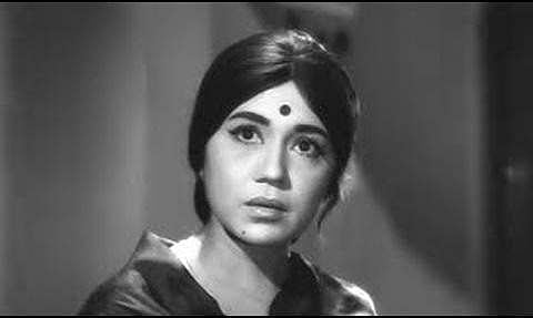 கிடைக்கிற பணத்தில் முதலில் குழந்தைக்கு பால் வாங்கித் தருவதா? நான் சாப்பிடுவதா?