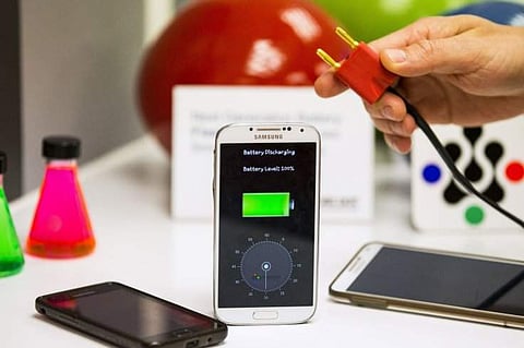 100 க்கும் அதிகமான நச்சு வாயுக்களை வெளியிடும் ஸ்மார்ட் ஃபோன் பேட்டரிகள்!