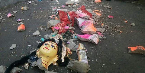 முகநூல் பதிவுக்கு எதிர்வினை: வங்கதேசத்தில் 15 இந்து கோவில்கள் சேதம்; வீடுகள் கொள்ளை !