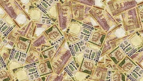 கங்கை நதி நீரில் மிதந்து வந்த கரன்சி நோட்டுக்கள்!