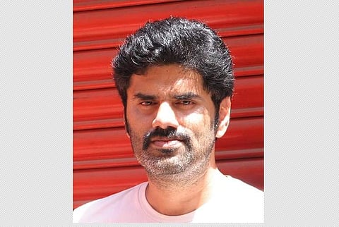 நாளை முதல் தினமணி.காம் ஜங்க்ஷனில் 'கருந்தேள்' ராஜேஷ் எழுதும் புதிய தொடர் ஆரம்பம்!