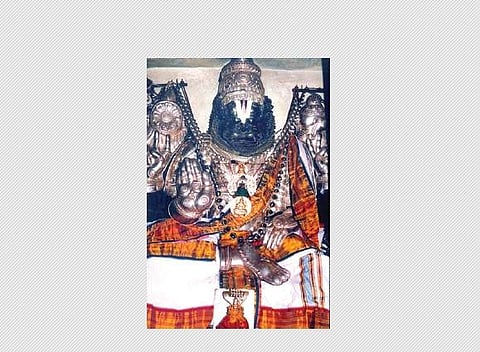 நெற்றிக் கண்ணுடன் பாடலாத்ரி நரசிம்ம பெருமாள்!