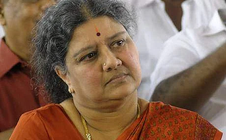 சசிகலாவை அதிமுக பொது செயலாளராக தேர்ந்தெடுக்க கூடாது: சசிகலா புஷ்பா உயர்நீதிமன்றத்தில் வழக்கு!