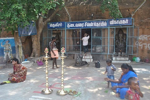 மதுரை அரிட்டாபட்டிமலையில் குடைவரைக்கோயில்