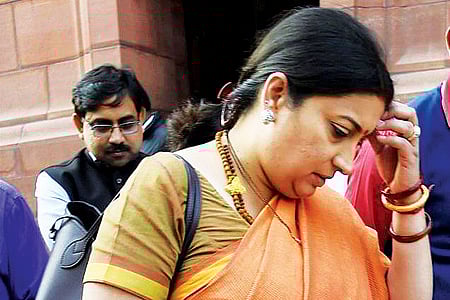 ஸ்மிருதியின் கல்விச் சான்றிதழை கண்டுப்பிடிக்க இயலவில்லை: தில்லி பல்கலைக்கழகம்