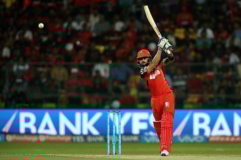 ஐபிஎல்: அதிக சிக்ஸர்கள் அடித்த வீரர் யார்?