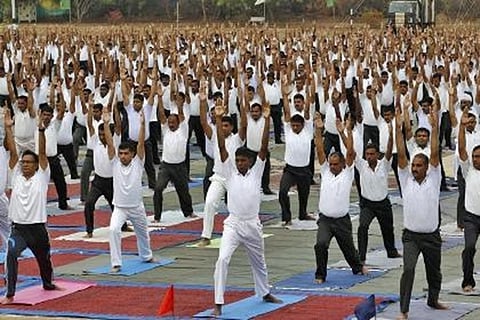 யோகாவை கவுரவிக்கும் வகையில் அடுத்தாண்டு முதல் தேசிய அளவில் 2 விருதுகள் வழங்கப்படும்: மோடி  