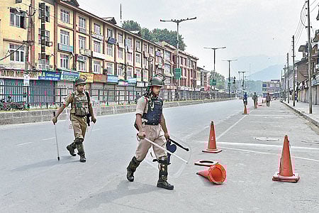 காஷ்மீர் வன்முறை: காயமடைந்த இளைஞர் பலி; உயிரிழந்தோர் எண்ணிக்கை 44 ஆக உயர்வு