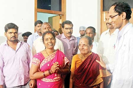 மூளை ரத்தக் குழாயில் அடைப்பு: அரசு மருத்துவமனையில் நுண்துளை சிகிச்சை