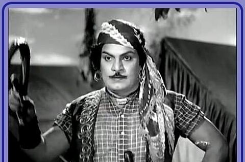 "நான் நல்லவன் வேஷம் போடனுமே? "